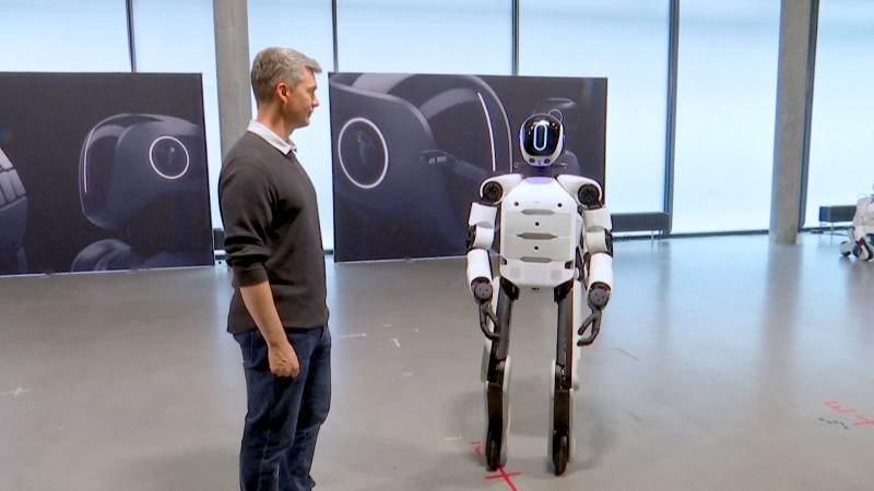 Гуманоидный робот AEON поможет решать проблему нехватки рабочей силы