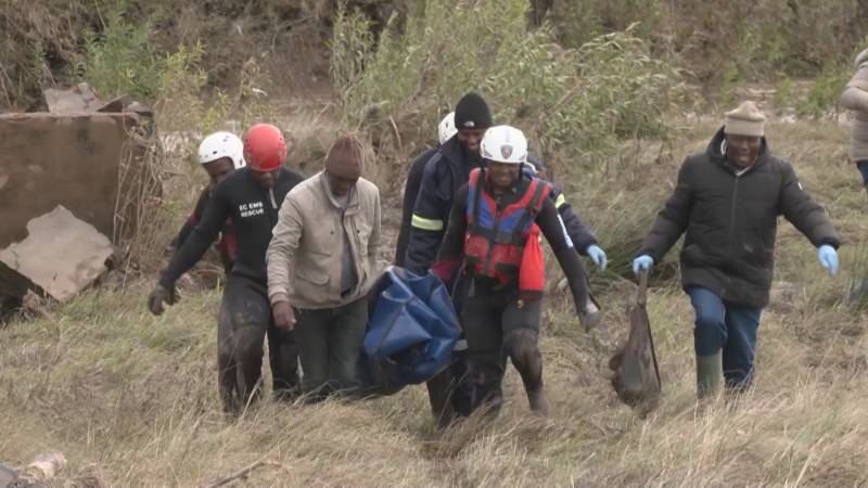 Наводнения в ЮАР: не менее 49 погибших