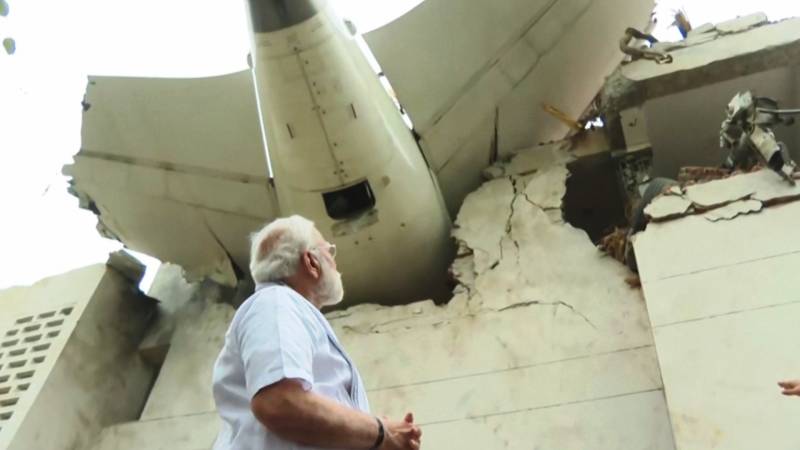 «Он летел ниже, чем должен был» – очевидец о крушении Боинга в Ахмадабаде