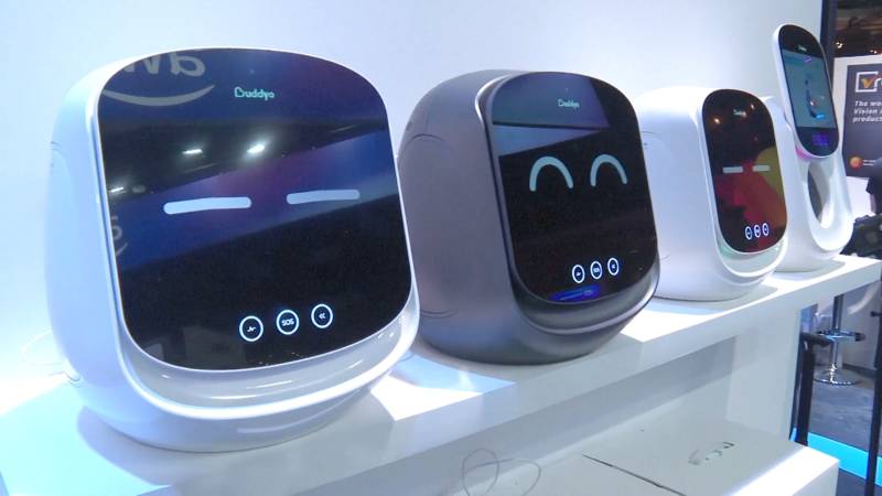 Роботы, медицинские устройства и аксессуары для слепых на выставке Vivatech в Париже