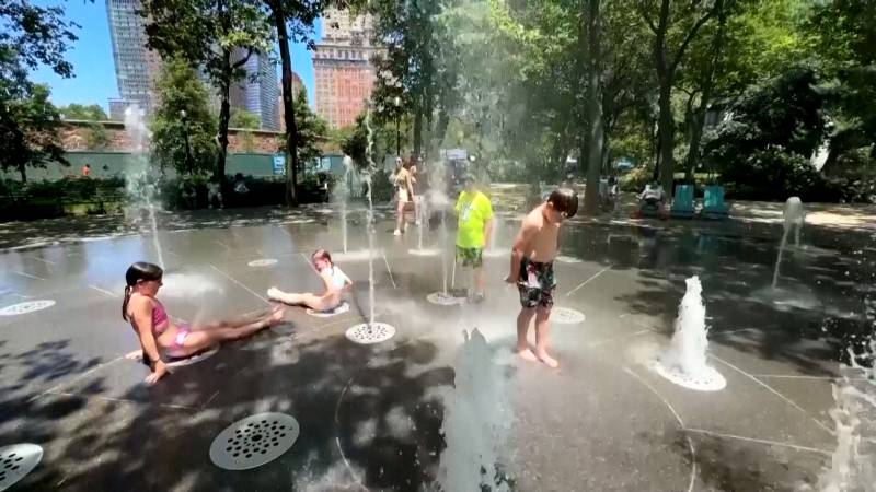 Три дня экстремальной жары переживают в Нью-Йорке