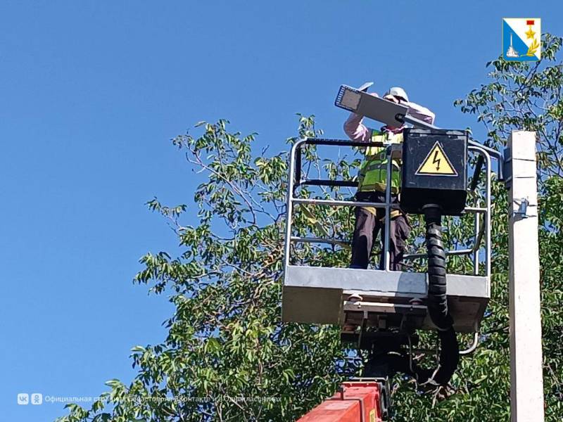 Продолжаем монтировать освещение