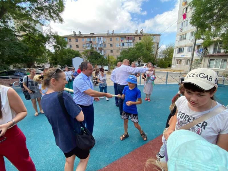 Александр Брыжак оценил безопасность детских площадок Нахимовского района Александр Брыжак оценил безопасность детских площадок Нахимовского района