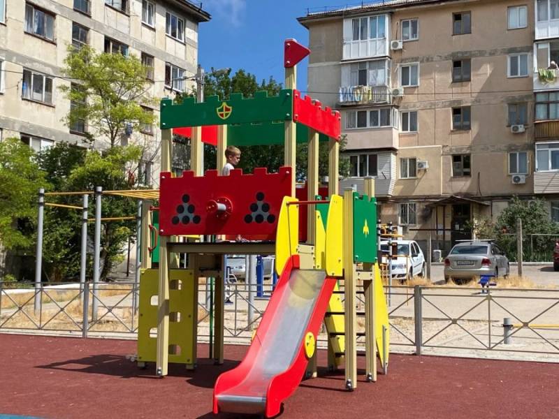 Александр Брыжак оценил безопасность детских площадок Нахимовского района Александр Брыжак оценил безопасность детских площадок Нахимовского района