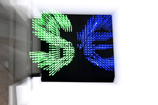 Официальный курс доллара вырос на фоне снижения ключевой ставки Банка России