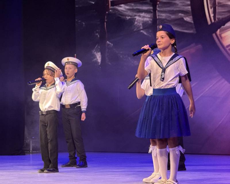 В МКЦ «Бухта Казачья» прошел концерт ко Дню Военно-Морского Флота