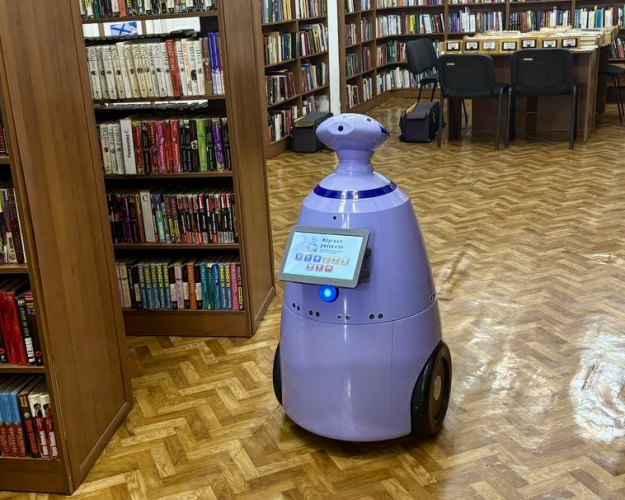 В Севастополе тестируют первого библиотечного робота