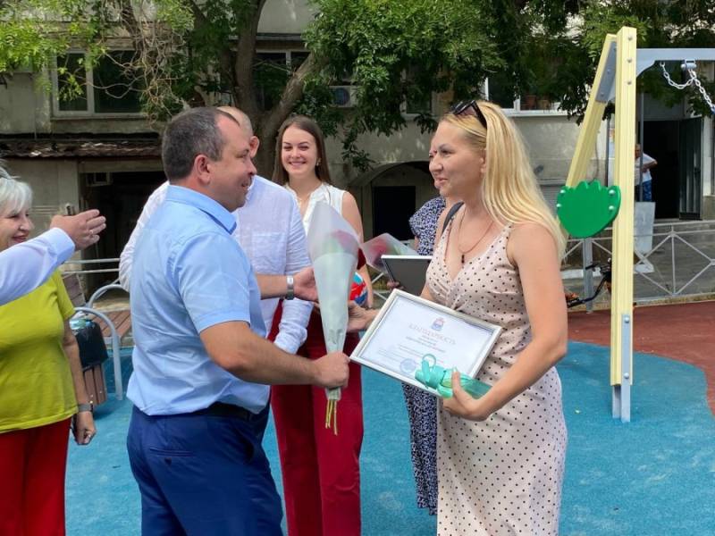 Александр Брыжак оценил безопасность детских площадок Нахимовского района Александр Брыжак оценил безопасность детских площадок Нахимовского района