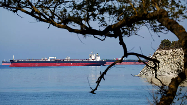 Великобритания ввела санкции против якобы связанных с Россией танкеров