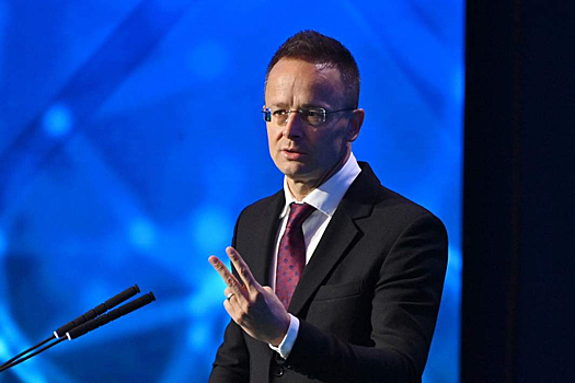 Сийярто назвал полным провалом санкции ЕС против России