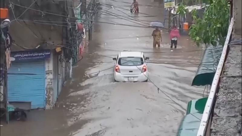 На Лахор обрушился самый сильный ливень сезона: есть жертвы