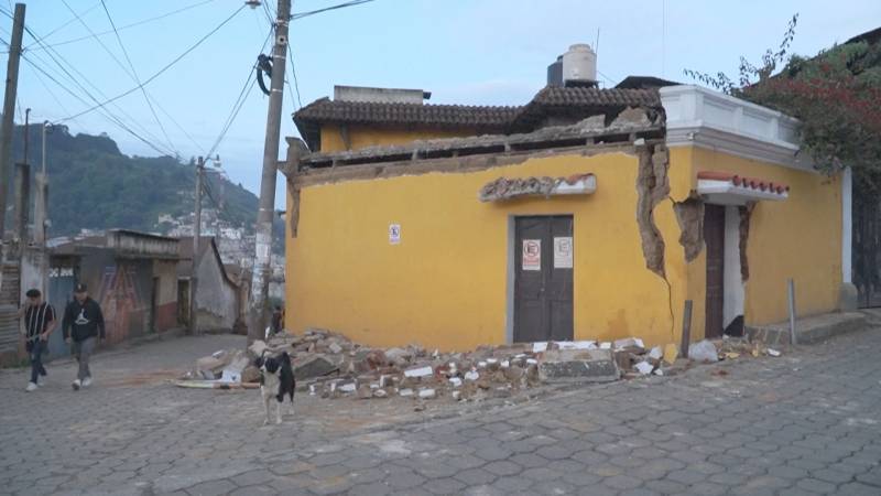 Серия землетрясений в Гватемале разрушила дома