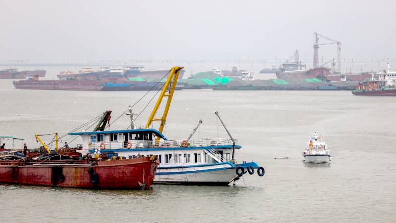 Шторм «Вифа» перевернул лодку с туристами во Вьетнаме: 35 погибших
