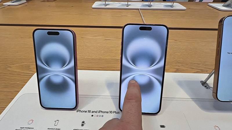 США исключают смартфоны и компьютеры из ответных пошлин Трампа