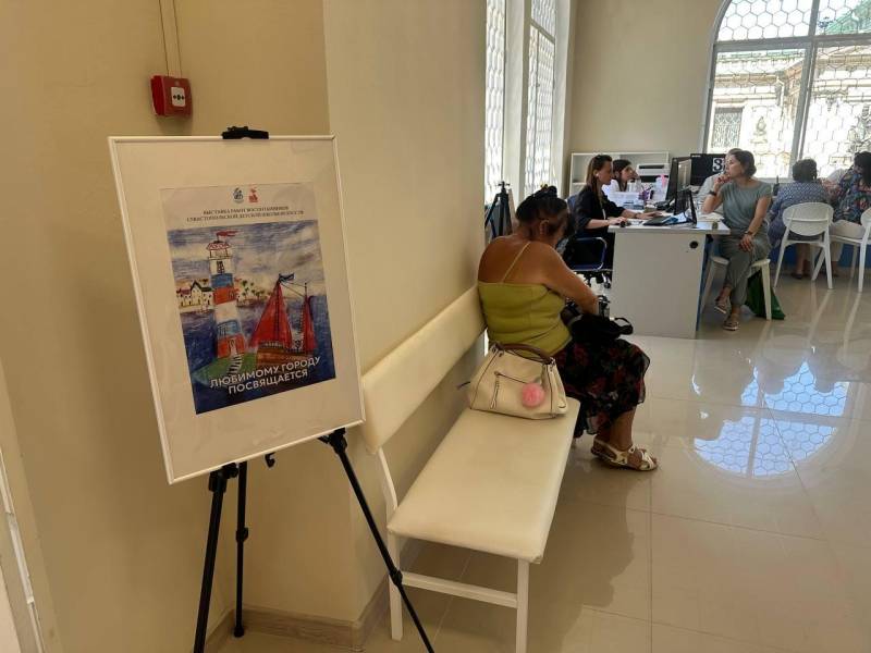 В новом центре обслуживания абонентов на улице Ленина, 13 ГУП «Севастопольгаз» открылась выставка «Любимому городу посвящается» В новом центре обслуживания абонентов на улице Ленина, 13 ГУП «Севастопольгаз» открылась выставка «Любимому городу посвящается»