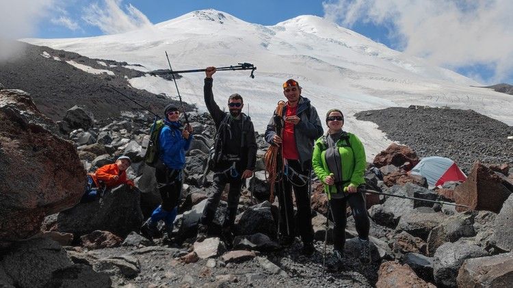 «Мама, я на Эльбрусе»: 7-летний мальчик установил мировой рекорд, покорив вершину