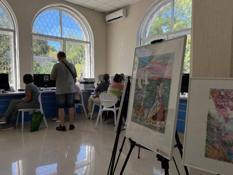 В новом центре обслуживания абонентов на улице Ленина, 13 ГУП «Севастопольгаз» открылась выставка «Любимому городу посвящается» В новом центре обслуживания абонентов на улице Ленина, 13 ГУП «Севастопольгаз» открылась выставка «Любимому городу посвящается»