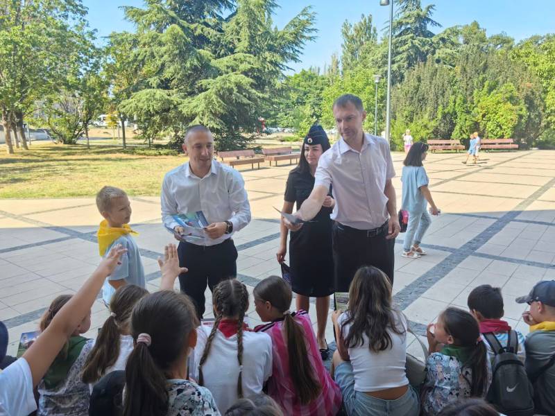 Крымские транспортные полицейские и общественники провели акцию «Каникулы с общественным советом»