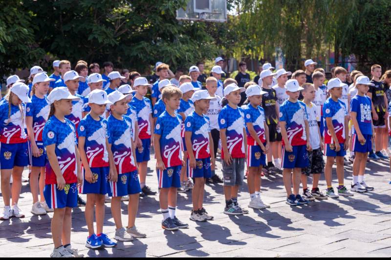 Всероссийская акция «Зарядка со стражем порядка» прошла с участием чемпионки мира