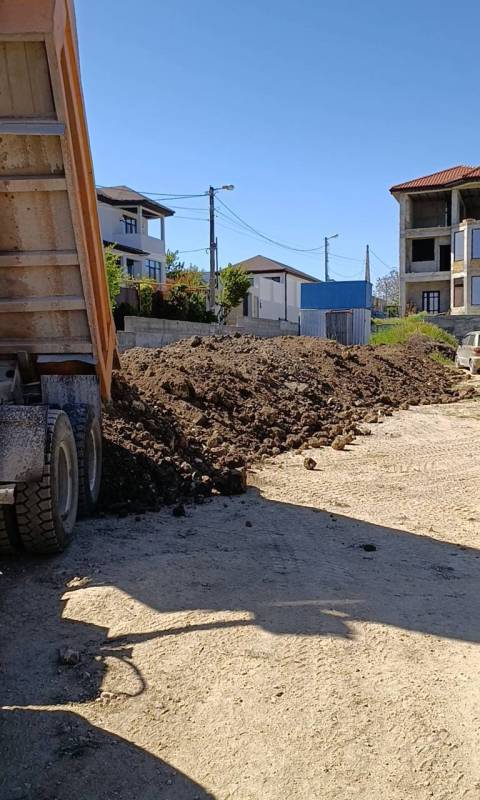 Владельцев двух грузовиков оштрафовали на 40 и 50 тысяч рублей за сброс строительных отходов