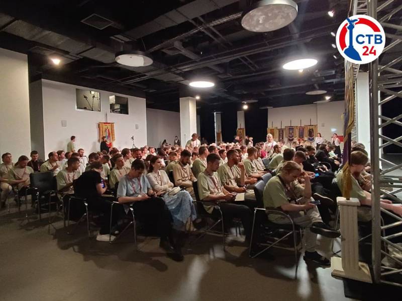 В Новом Херсонесе участники форума «Истоки» встретились с Митрополитом Тихоном