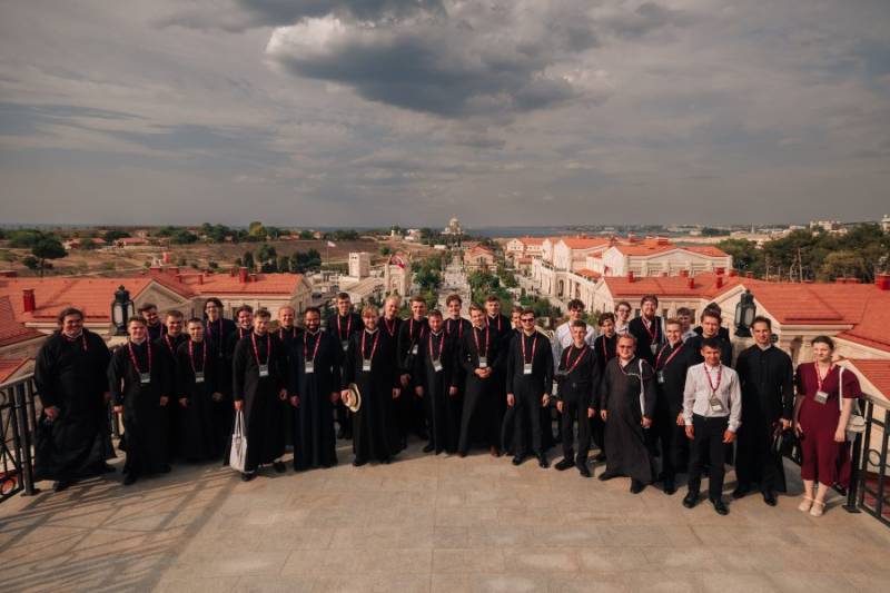 Семинаристы со всей страны создали 15 просветительских проектов для молодежи на форуме «Истоки» в Севастополе Семинаристы со всей страны создали 15 просветительских проектов для молодежи на форуме «Истоки» в Севастополе