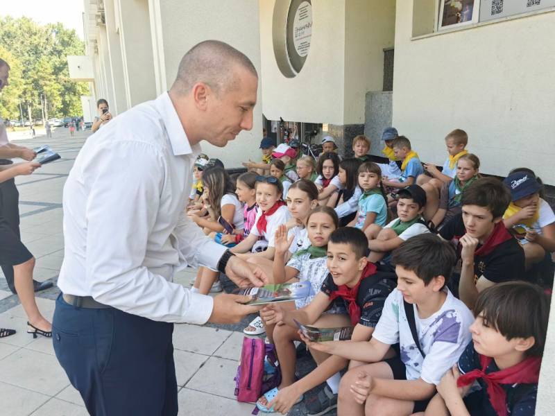 Крымские транспортные полицейские и общественники провели акцию «Каникулы с общественным советом»