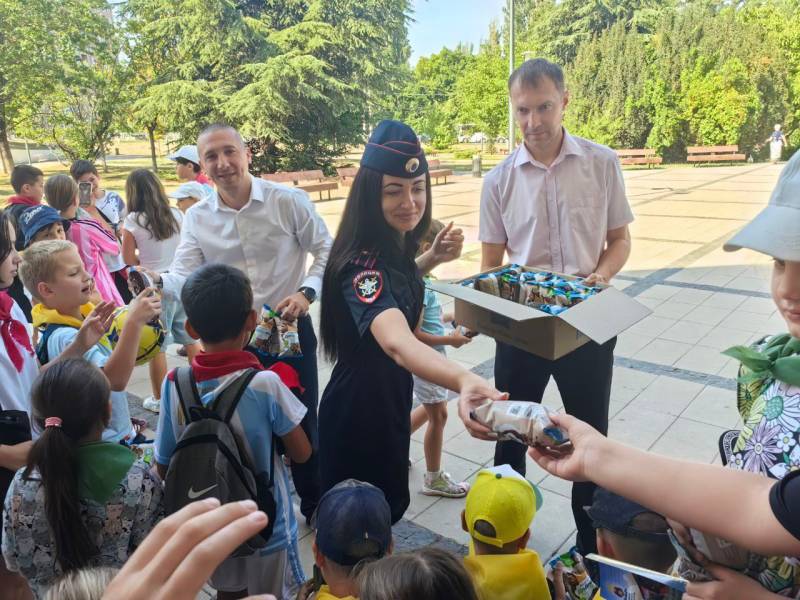 Крымские транспортные полицейские и общественники провели акцию «Каникулы с общественным советом»
