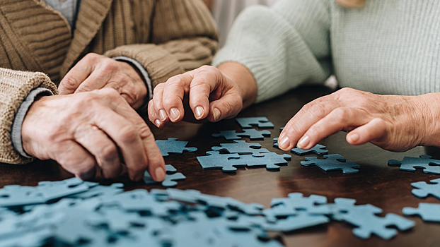 Назван простой способ защититься от деменции