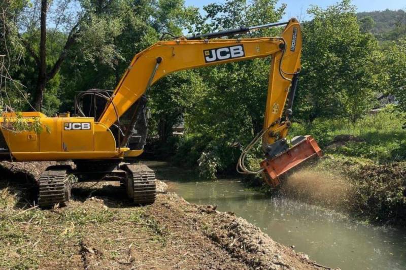 Севастопольская межрайонная природоохранная прокуратура проверила ход исполнения государственного контракта по расчистке русел рек Севастопольская межрайонная природоохранная прокуратура проверила ход исполнения государственного контракта по расчистке русел рек