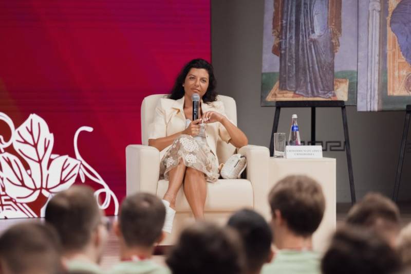 Семинаристы со всей страны создали 15 просветительских проектов для молодежи на форуме «Истоки» в Севастополе Семинаристы со всей страны создали 15 просветительских проектов для молодежи на форуме «Истоки» в Севастополе