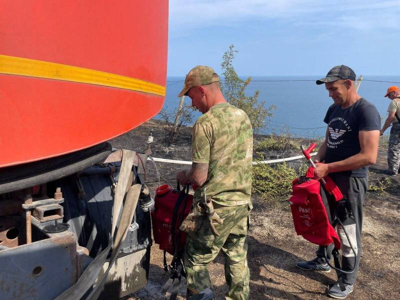 В Алуште потушили природный пожар В Алуште потушили природный пожар