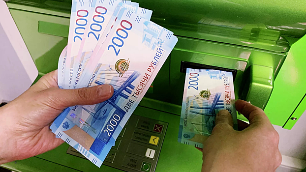 Названы отрасли с зарплатами выше 200 тысяч рублей