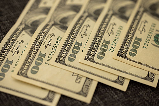 Курс доллара ускорил падение