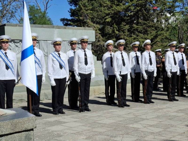 Память погибших моряков подлодки «Курск» почтили в Севастополе