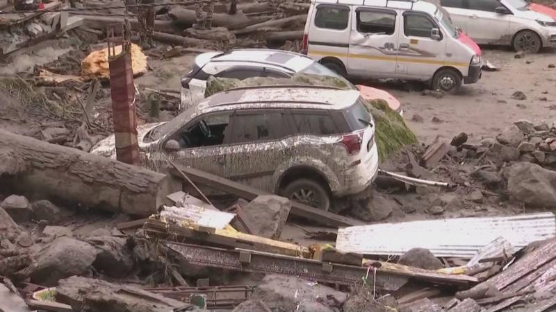 Внезапное наводнение в Кашмире: не менее 46 погибших