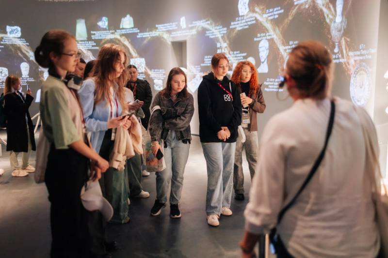 Участники форума «Истоки» даже в непогоду познакомились с «Херсонесом Таврическим»