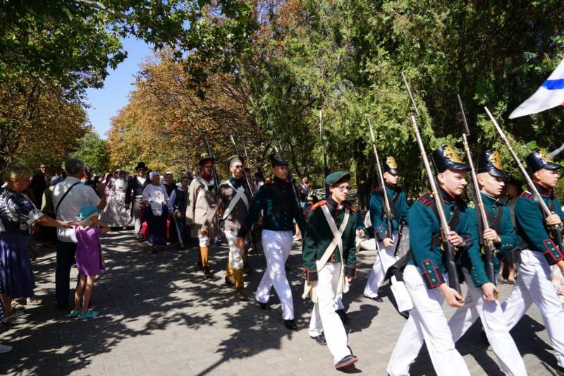 Торжественное открытие военно-исторического фестиваля «Русская Троя» состоялось на Малаховом кургане