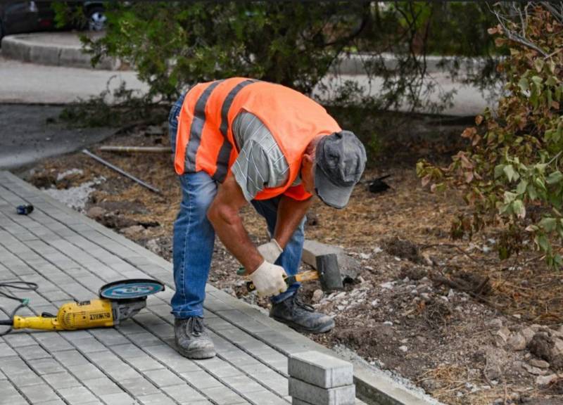 Ремонтируем пешеходную сеть между домом 134 на проспекте Генерала Острякова и домом 89 на улице Хрусталева