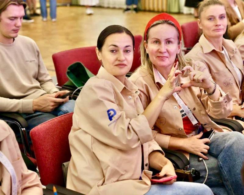 Советники директоров по воспитанию из севастопольских школ №20 и 48 Ирина Плискач и Юлия Корнева приняли участие во Всероссийском форуме руководителей школьных театров Советники директоров по воспитанию из севастопольских школ №20 и 48 Ирина Плискач и Юлия Корнева приняли участие во Всероссийском форуме руководителей школьных театров