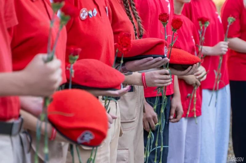 Город-герой Севастополь принял эстафету Всероссийской акции «Марш Знамени Победы» Город-герой Севастополь принял эстафету Всероссийской акции «Марш Знамени Победы»