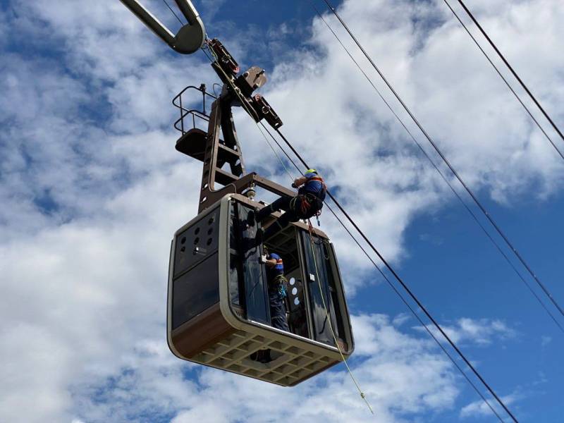 Спасение с высоты. Сотрудники Ялтинского аварийно-спасательного отряда«КРЫМ-СПАС» провели учебно-тренировочное занятие на канатной дороге