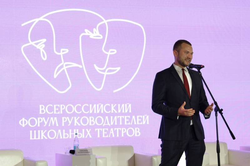 Советники директоров по воспитанию из севастопольских школ №20 и 48 Ирина Плискач и Юлия Корнева приняли участие во Всероссийском форуме руководителей школьных театров Советники директоров по воспитанию из севастопольских школ №20 и 48 Ирина Плискач и Юлия Корнева приняли участие во Всероссийском форуме руководителей школьных театров