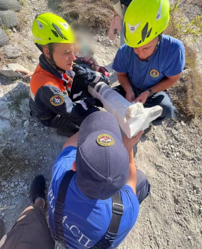 Спасатели эвакуировали женщину из горно-лесной зоны Бахчисарайского района