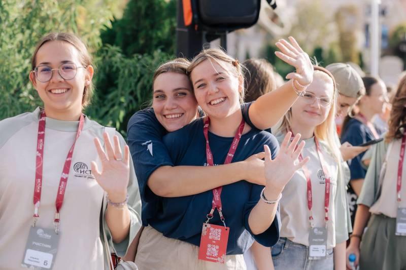 Подростки со всей России съехались в Севастополь Подростки со всей России съехались в Севастополь