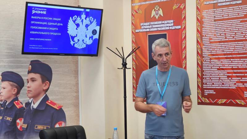 Росгвардейцы встретились с представителем общества «Знание» в Севастополе