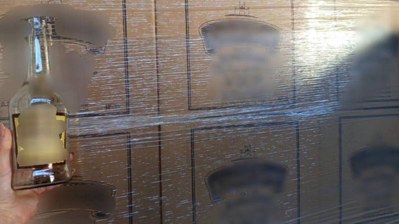 Полицейские Крыма выявили цех по производству сомнительного алкоголя под видом известных брендов