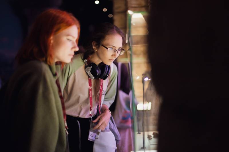 Участники форума «Истоки» даже в непогоду познакомились с «Херсонесом Таврическим»