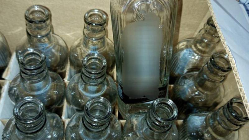 Полицейские Крыма выявили цех по производству сомнительного алкоголя под видом известных брендов