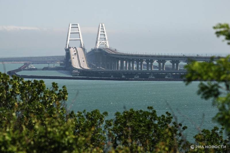 Движение по Крымскому мосту возобновили